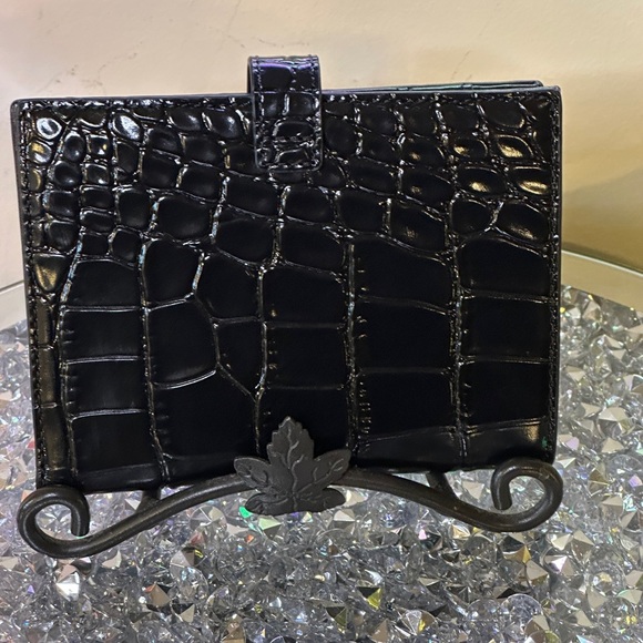 NWT - Michael Kors Crocodile Embossed Leather Wallet. Retail $128.00 - Picture 3 of 5